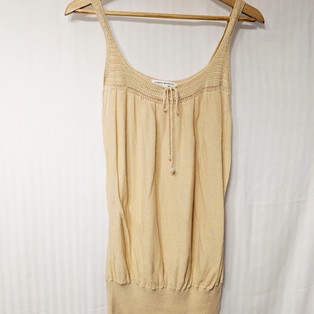 Sale! 3/$15 Banana Republic Knit Sleeveless Top